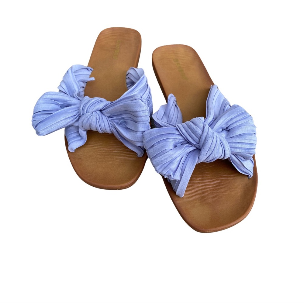 Super cute lavender bow sandals